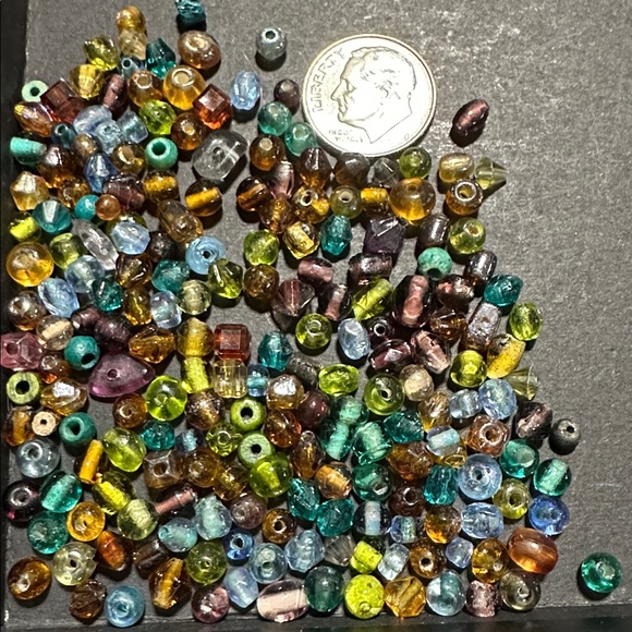 64.  Various Shapes Glass Beads - Picture 4 of 4